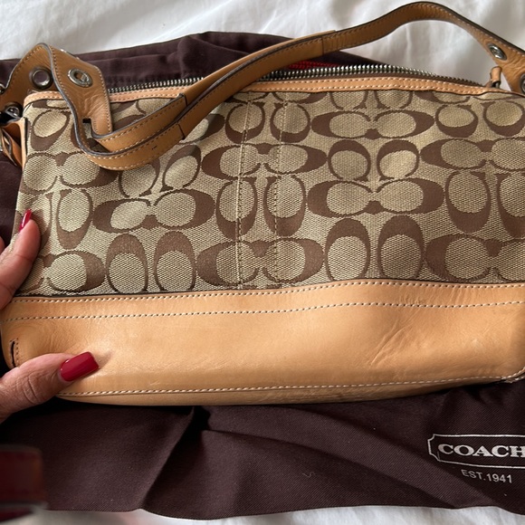 Authentic Coach beige and brown shoulder bag. - Picture 3 of 14